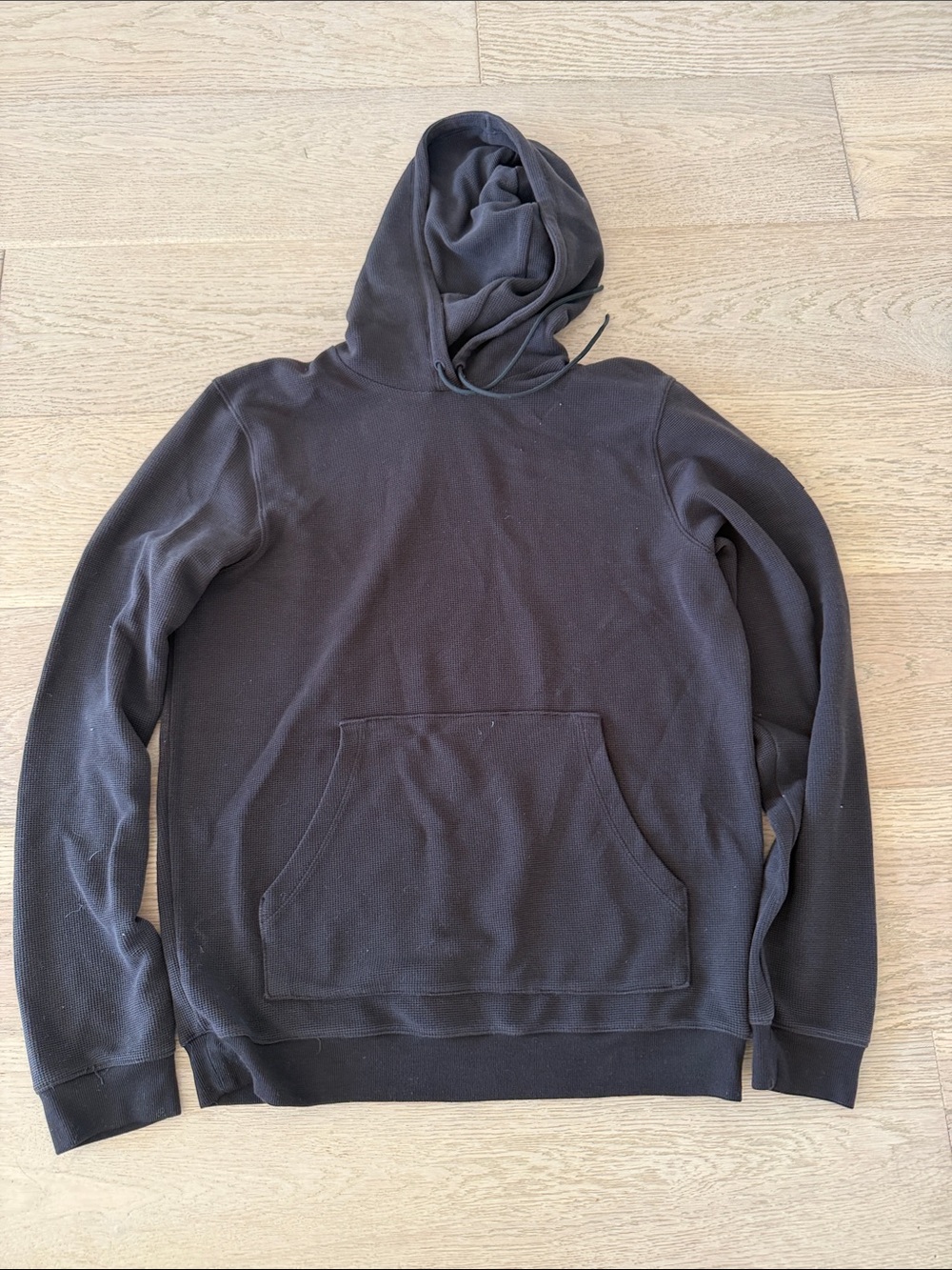 ALO Yoga Men's Black Pullover Hoodie with Kangaroo Pocket